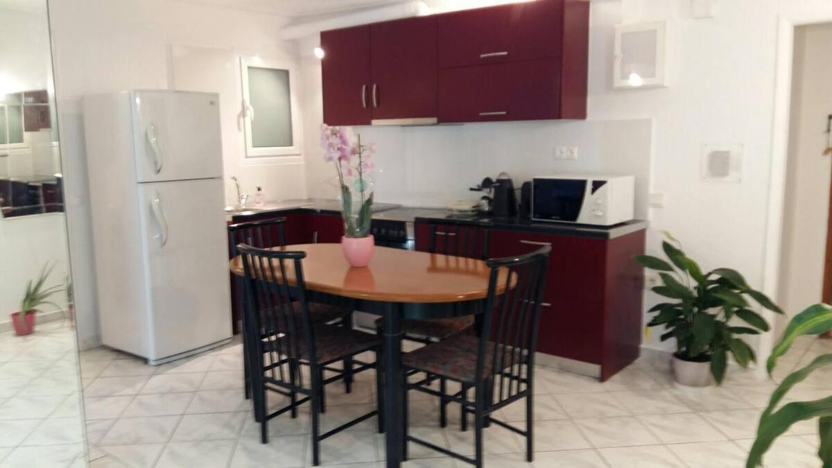 Flor De Mayo,Apt In Alimos Near The Sea أثينا المظهر الخارجي الصورة